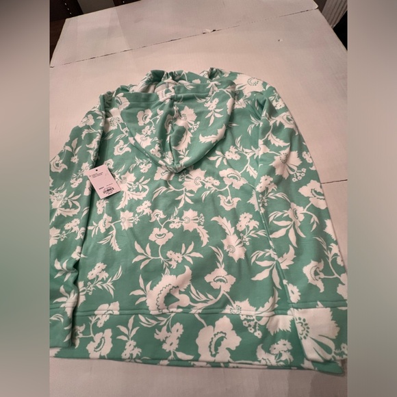CROFT & BARROW GREEN AND WHITE FLORAL HOODY. SIZE MEDIUM - Picture 4 of 7